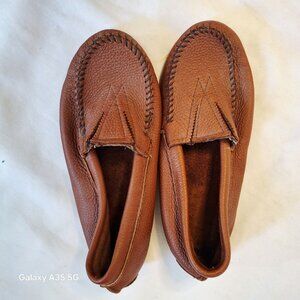 NWOT Minnetonka Womens Brown Leather Slip-On Moccasins Size 7 With Rubber Sole